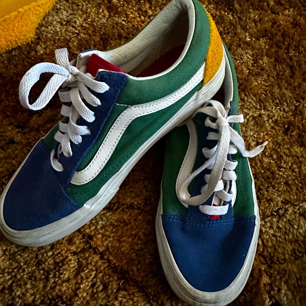 Vans! Women’s 7, men’s 5.5